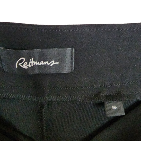 Reitmans size 16 black miniskirt - Picture 5 of 5